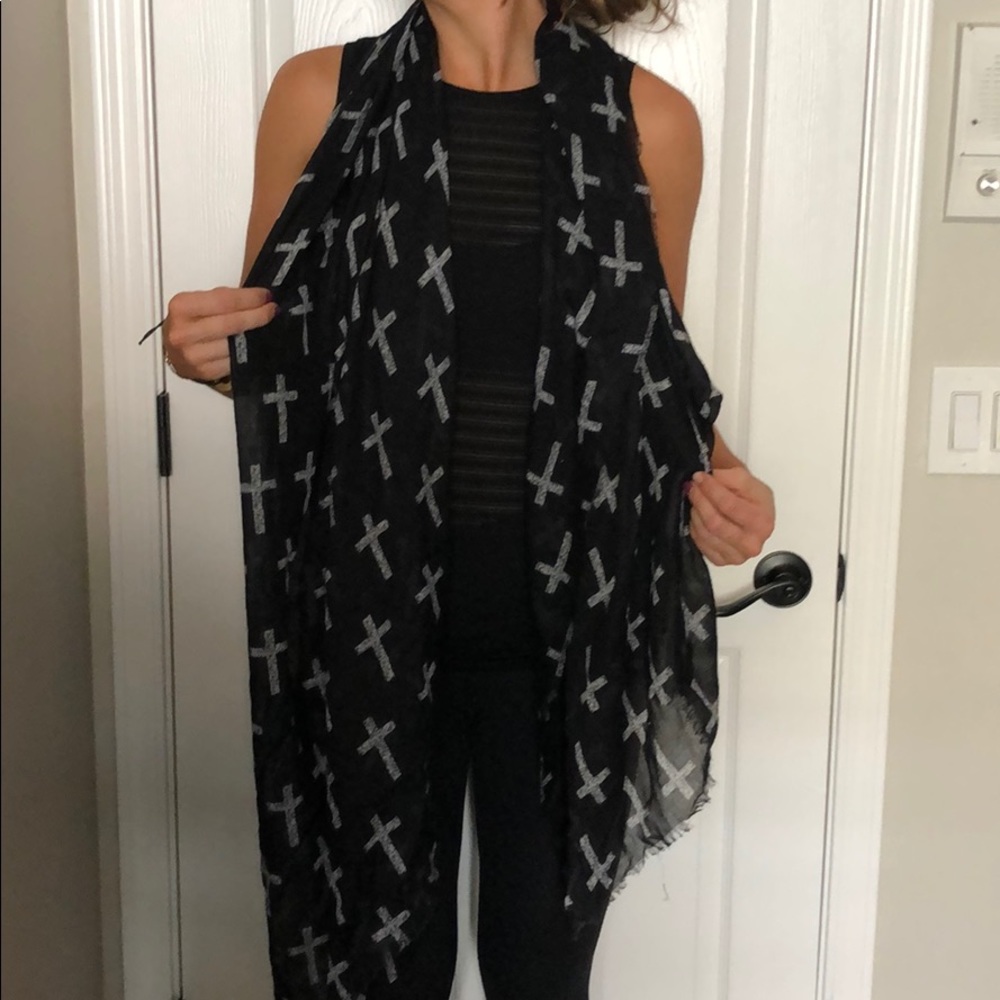 Cross scarf black